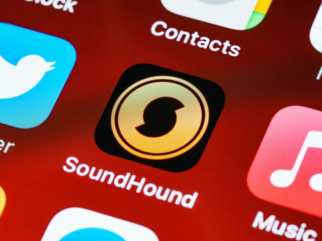 SounHound to jedna z najpopularniejszych aplikacji do rozpoznawania muzyki. 