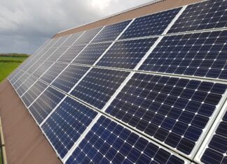 Dlaczego śmierdzi z nawiewu w samochodzie?