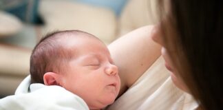 Czym rozpuścić klej tapicerski?