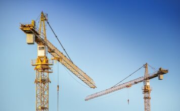 Czy podnośnik hydrauliczny może pracować w poziomie?