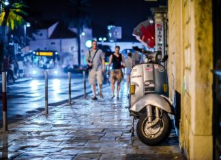 Jaki luz zaworowy skuter 4T 50?