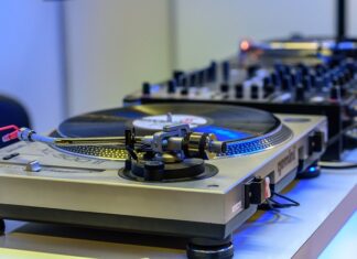 Jak wygląda kontrolka od płynu hamulcowego?