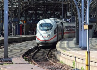 Czym odtłuścić szybę przed klejeniem?